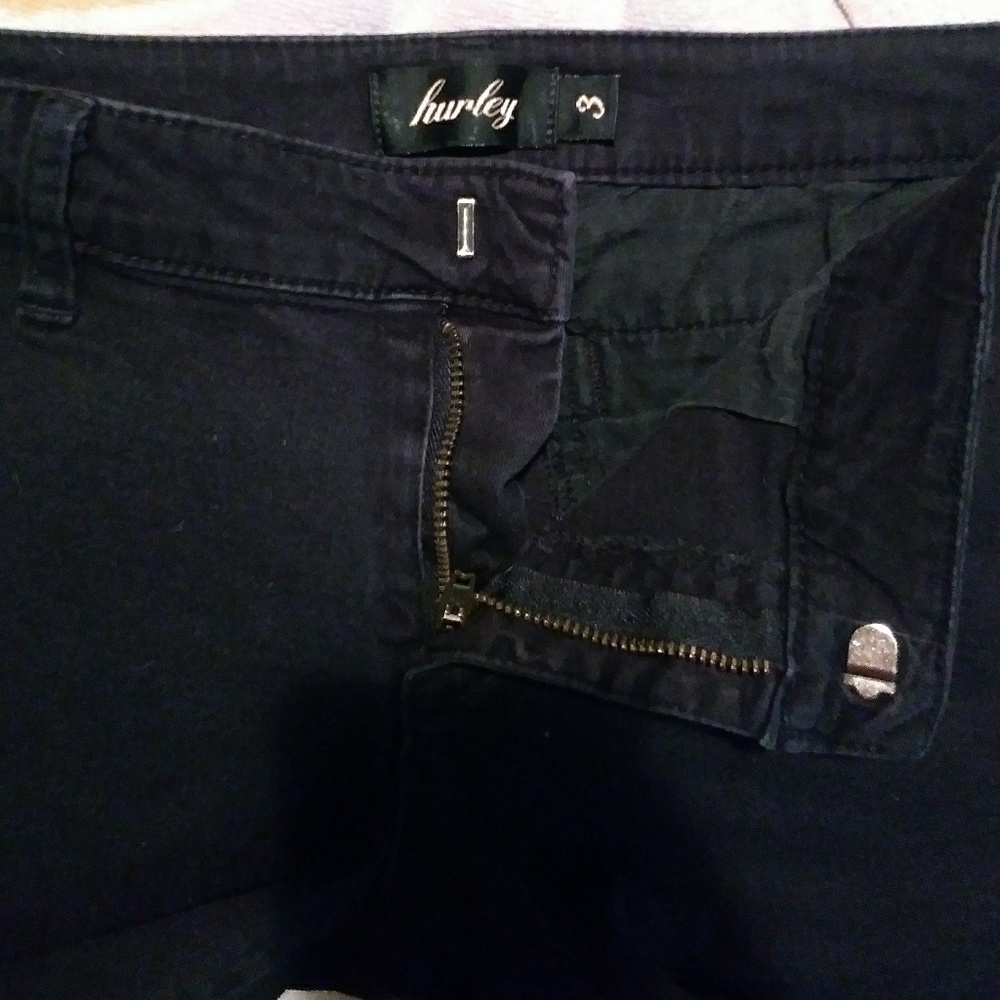 Hurley Black Capris S-3